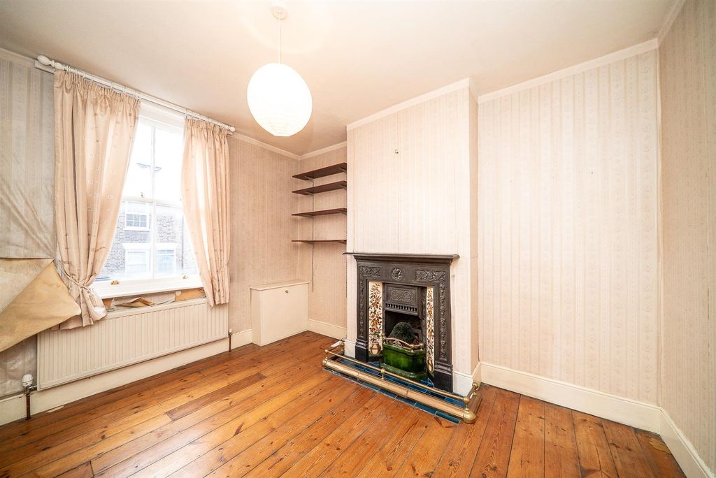 Property photo 2 of 19 17-Albion-Road-1001.Jpg