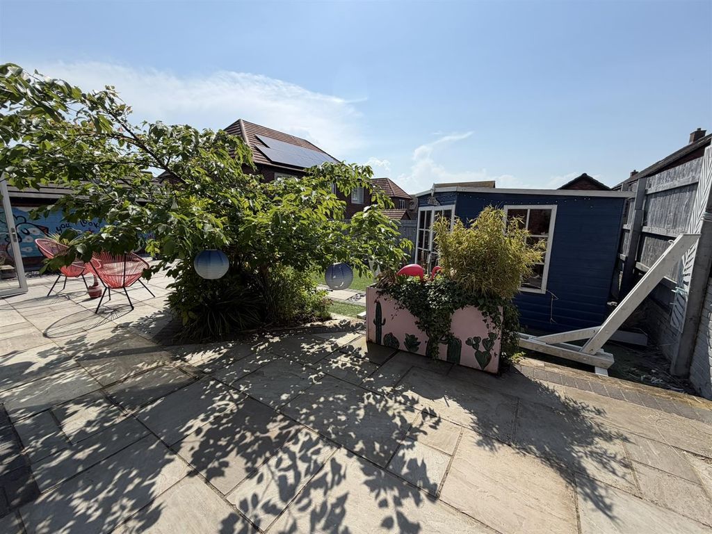 Additional image 38 of 5 bed property for saleButtercup Drive, Daventry NN11