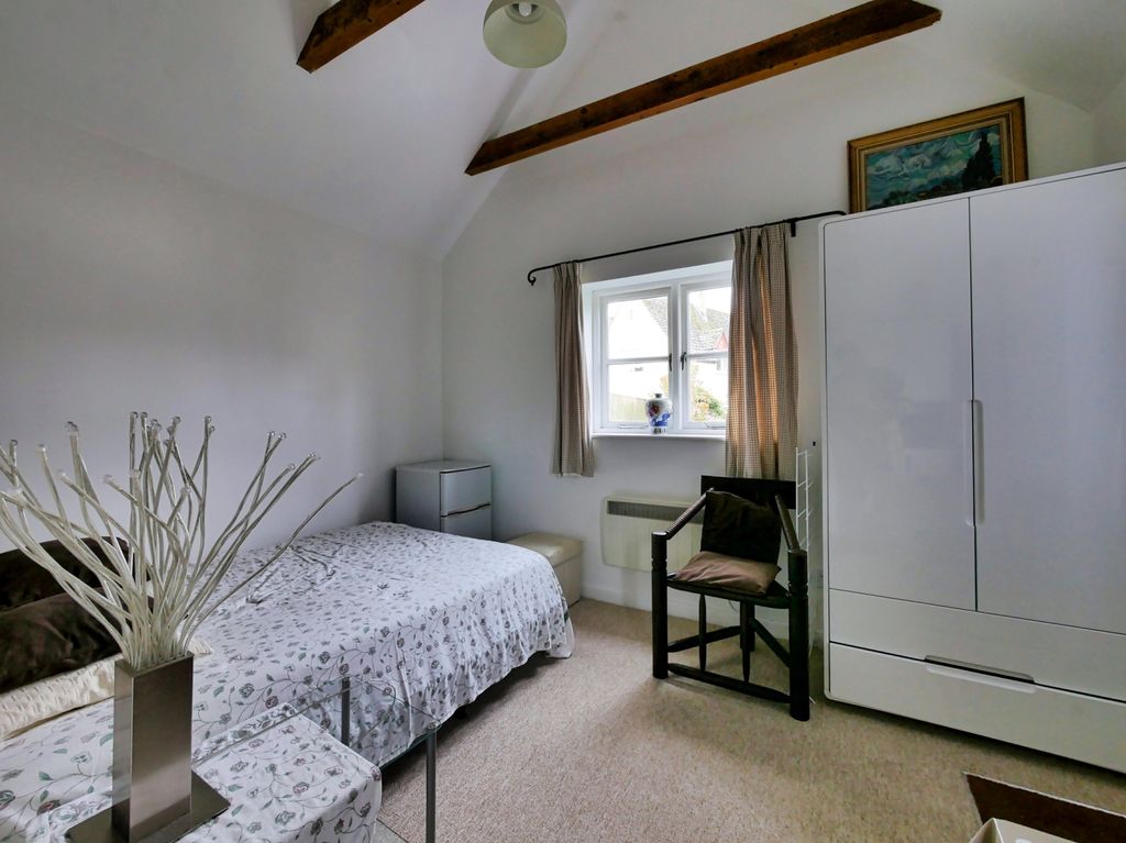 Property photo 3 of 6 Living Area