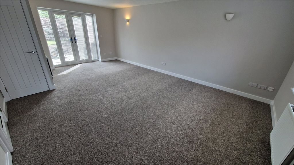 Property photo 2 of 14 Picture No. 11