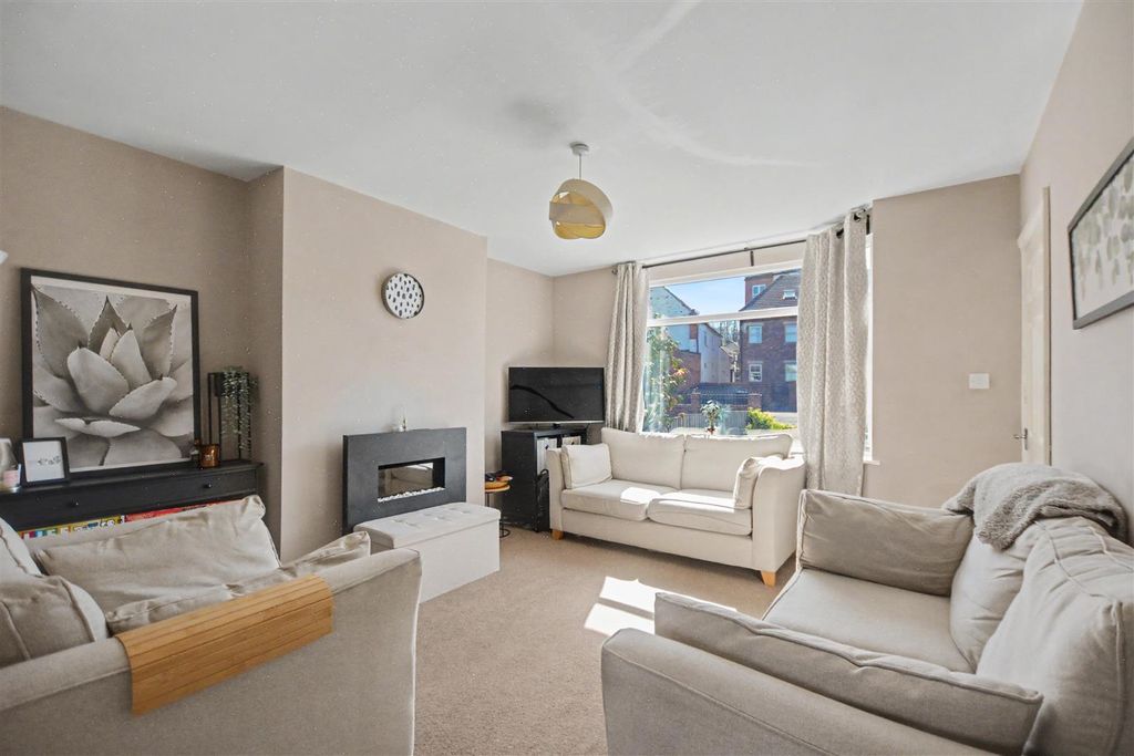 Property photo 2 of 17 Lounge_2.Jpeg