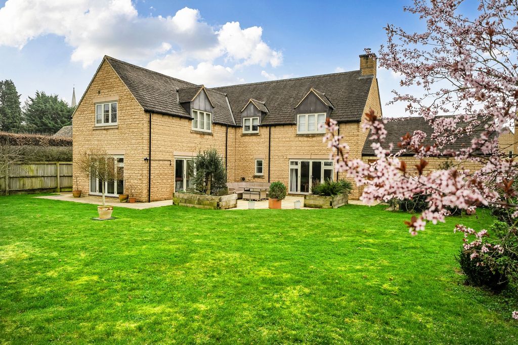 Property photo 1 of 35