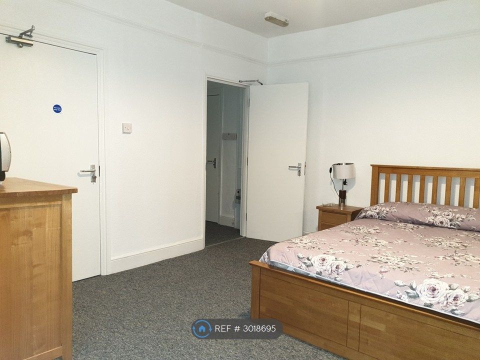 Property photo 1 of 4 Bedroom