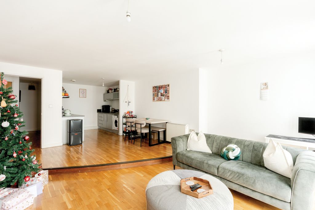 Property photo 3 of 11 Photo 6