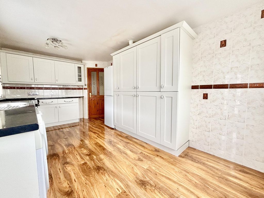 Property photo 2 of 17 Kitchen