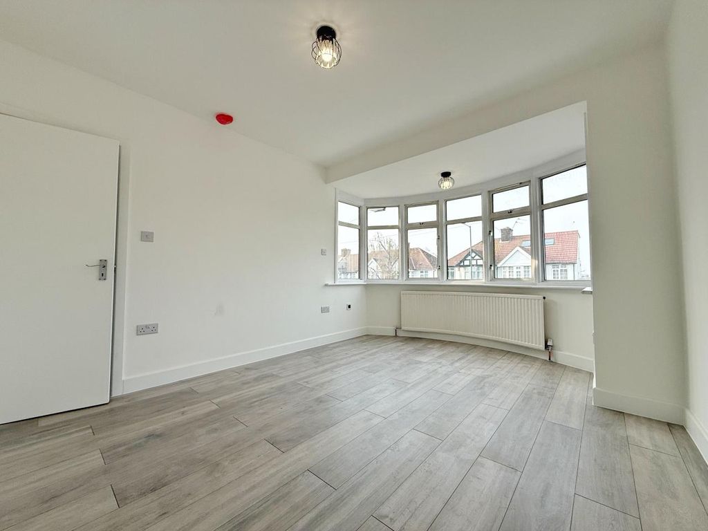 Property photo 3 of 28