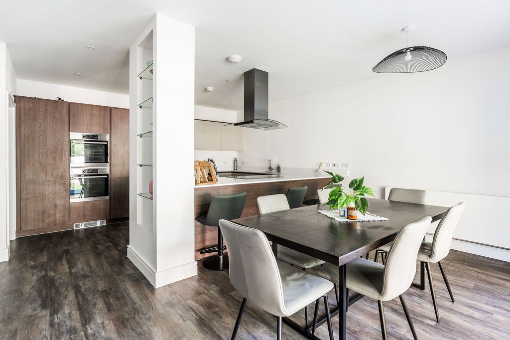 Property photo 3 of 48