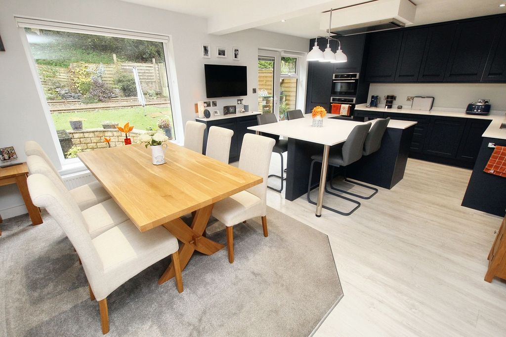 Property photo 2 of 28