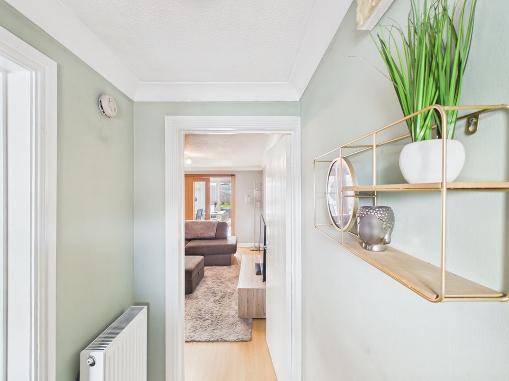 Property photo 3 of 10 Entrance Hall