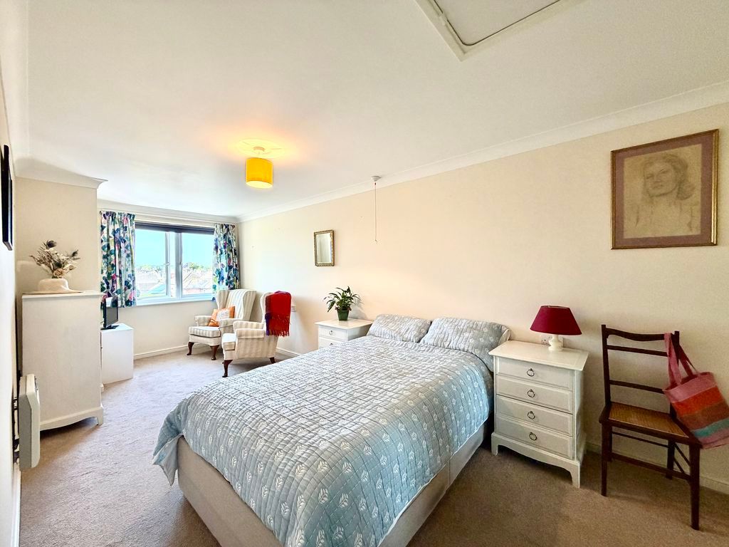 Property photo 3 of 17 Bedroom