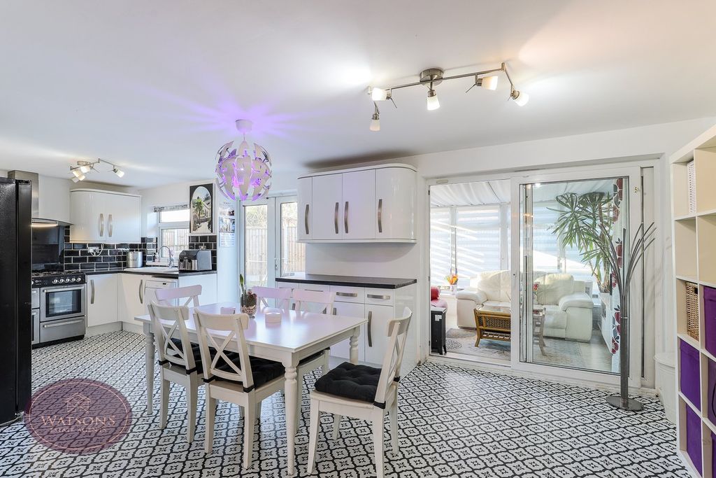 Property photo 3 of 31