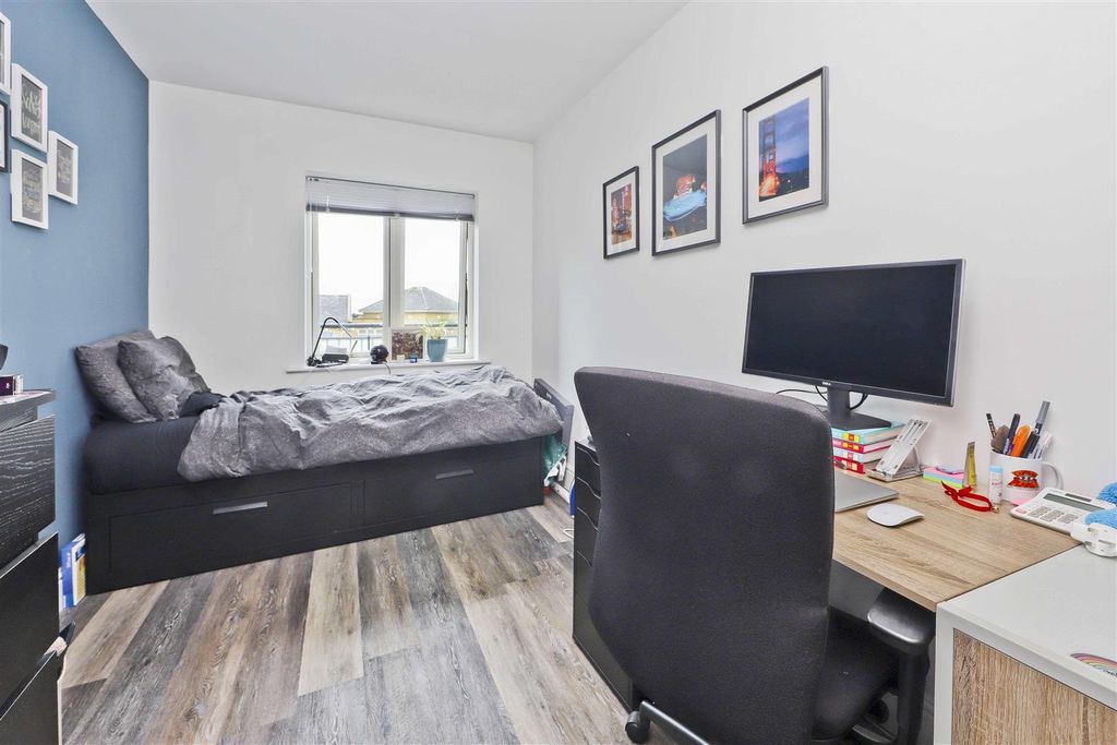 Property photo 3 of 13 Bedroom