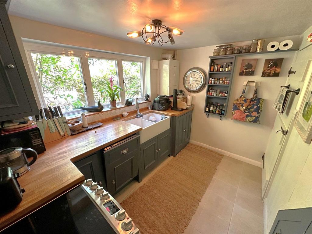 Property photo 3 of 22 Kitchen 2.Jpg