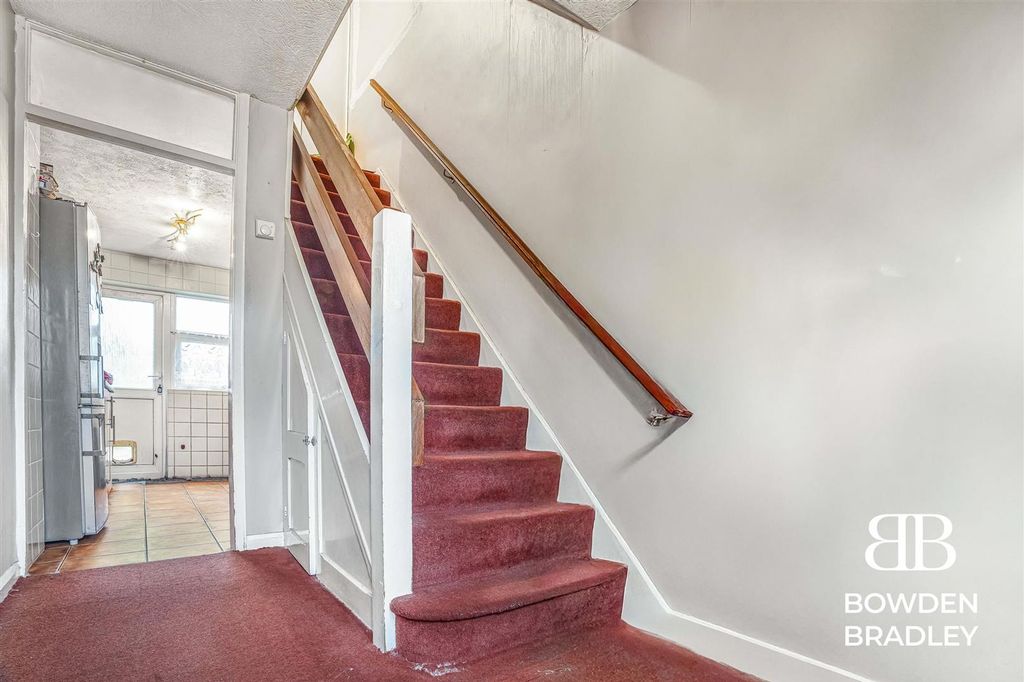 Property photo 3 of 9 Hallway