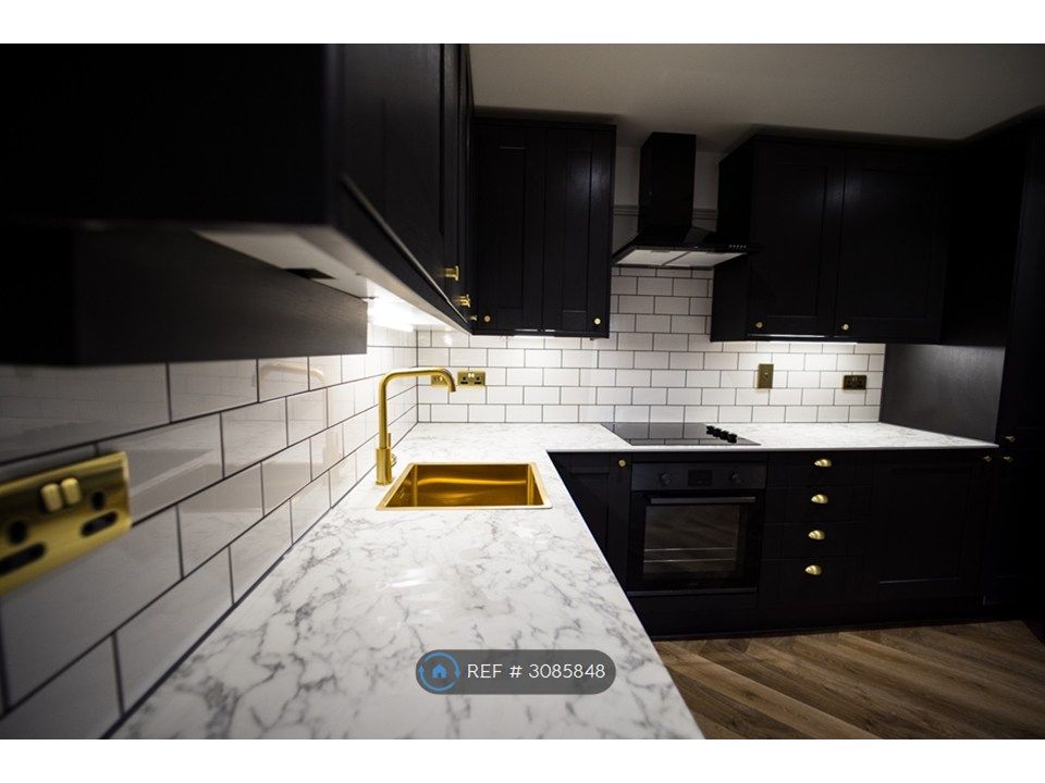 Property photo 3 of 16 Kitchen / Living