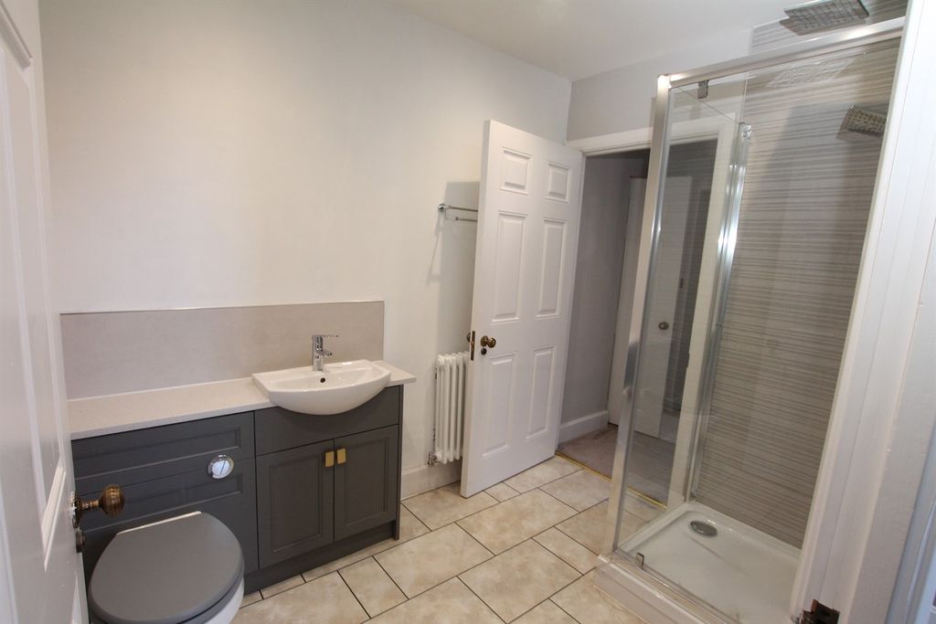Property photo 2 of 16 Bathroom