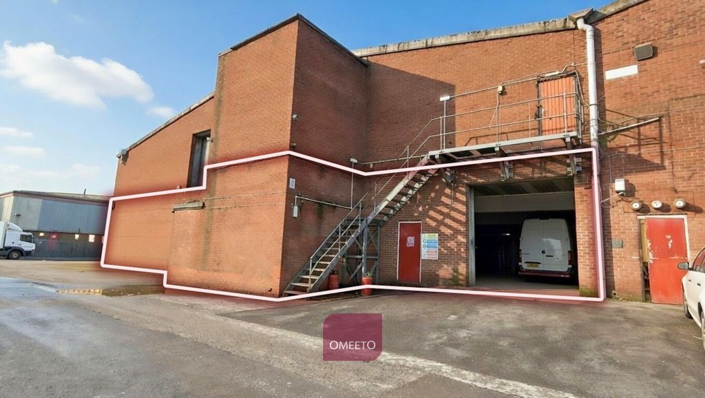 Property photo 1 of 4 Unit To Let