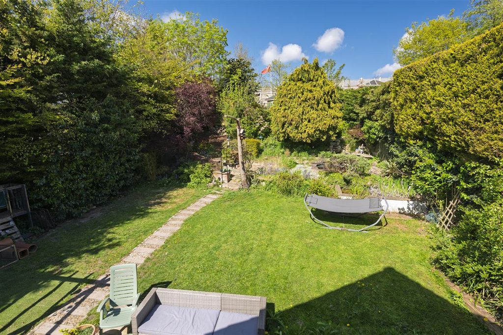 Property photo 2 of 27