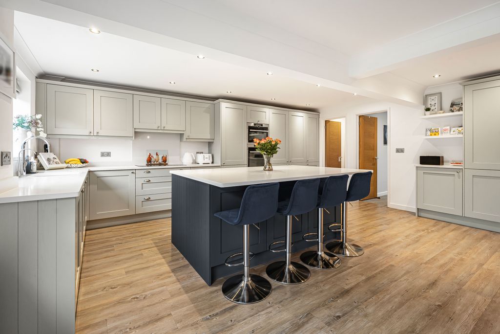 Property photo 2 of 27 Kitchen