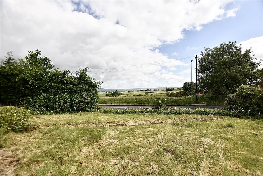 Property photo 2 of 12 External