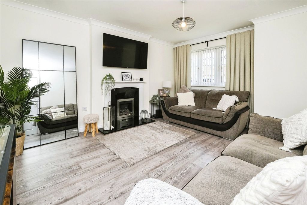 Property photo 2 of 18 Picture No. 15