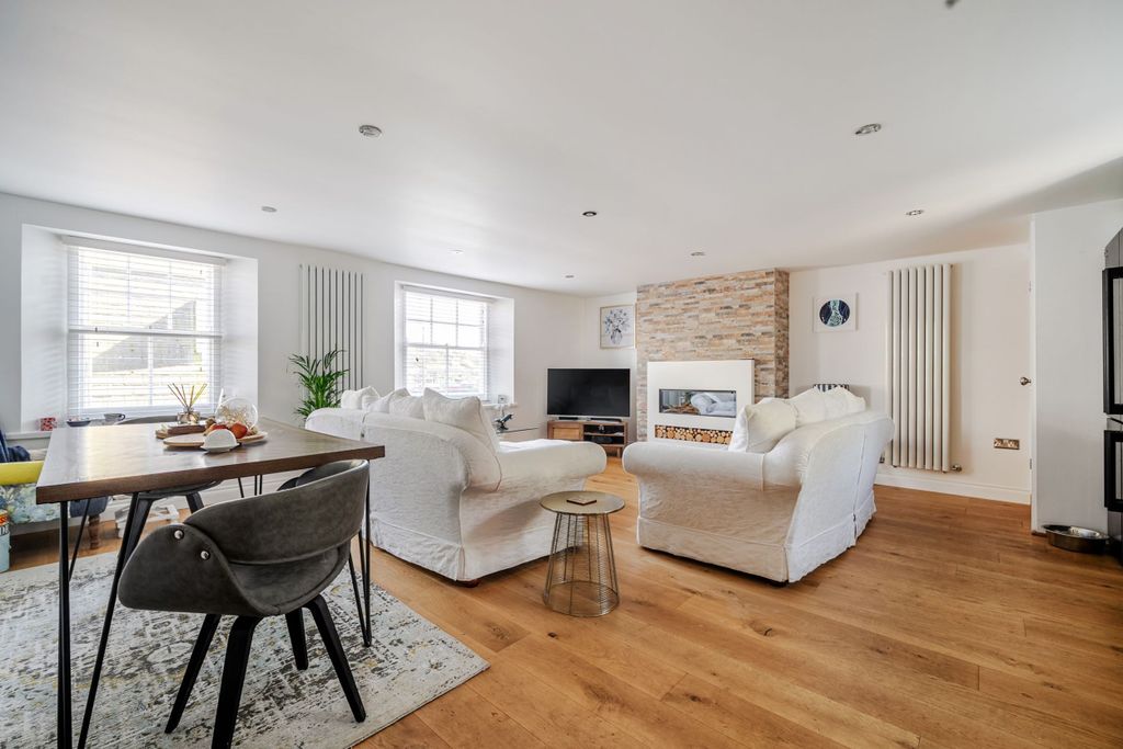 Property photo 2 of 18 Photo 2