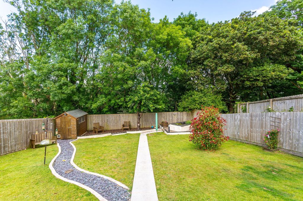 Property photo 2 of 33