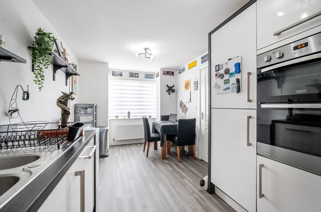 Property photo 3 of 21 1343885-12-68B595...