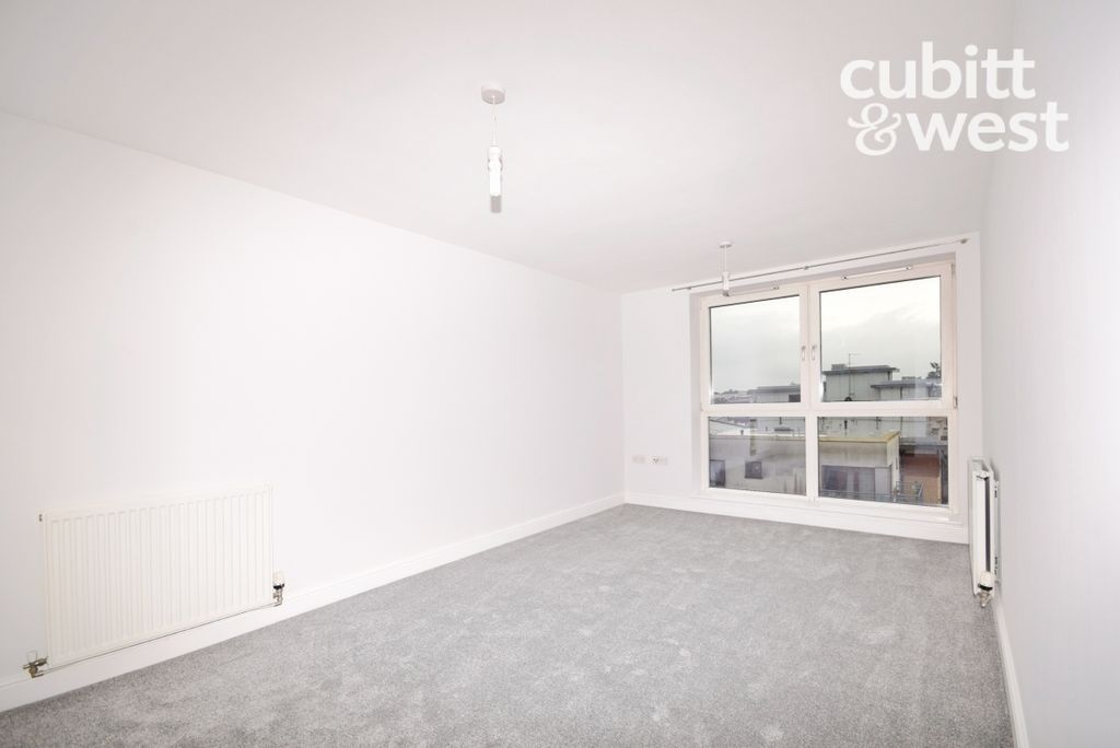Property photo 3 of 10 Lounge