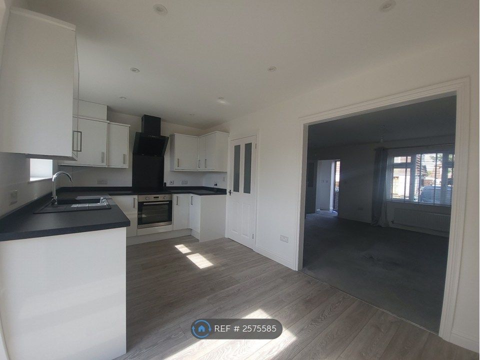 Property photo 1 of 11 Spacious, Open Plan Leading Into Garden