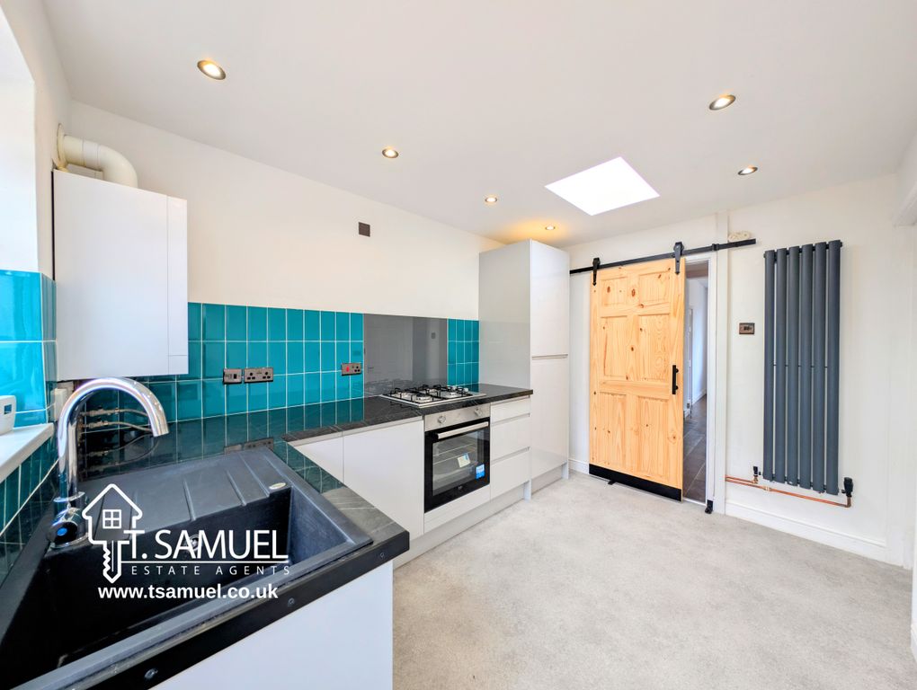 Property photo 3 of 31 Kitchen