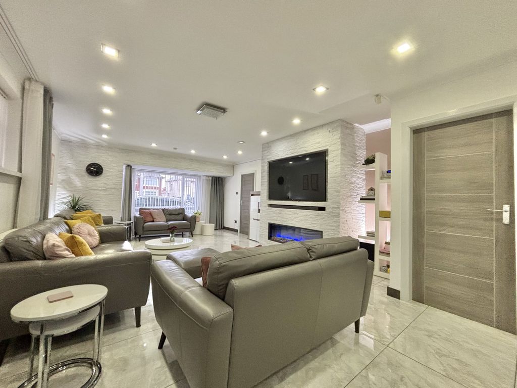 Property photo 3 of 33