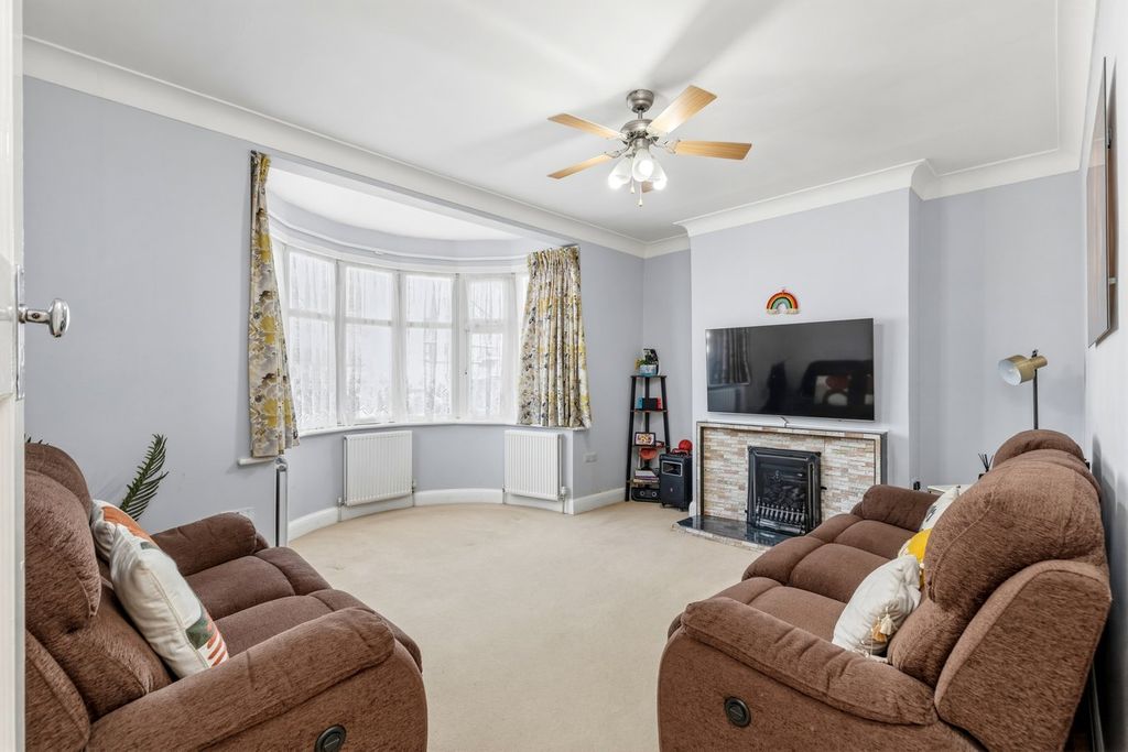 Property photo 2 of 22