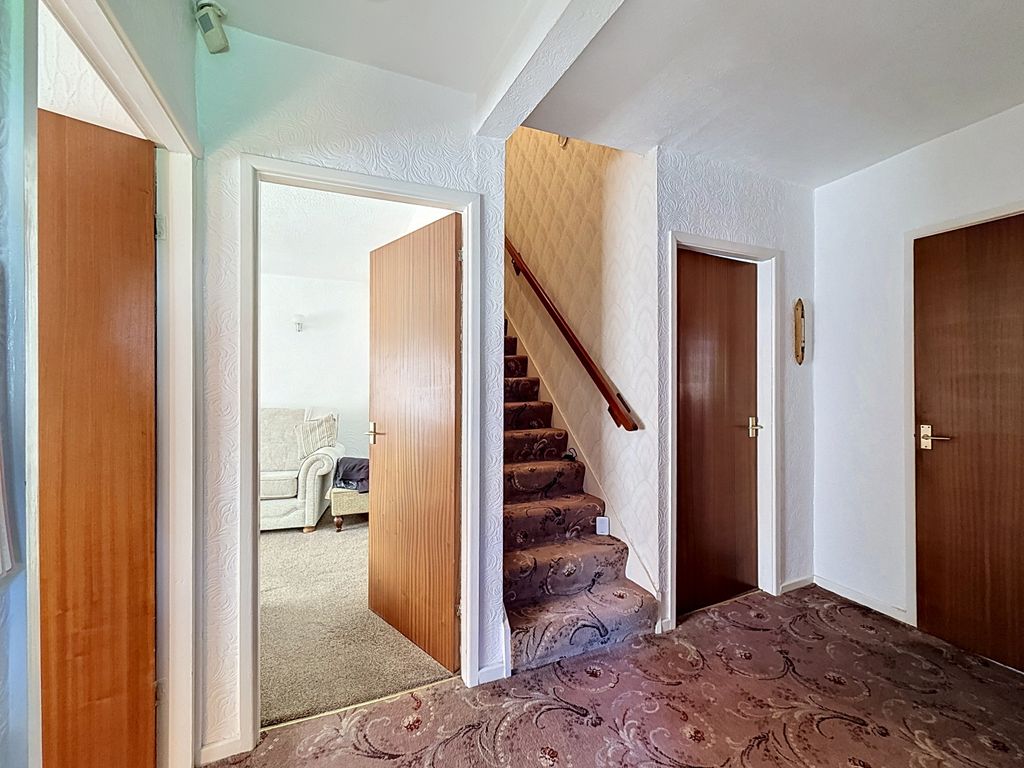 Property photo 3 of 20 Entrance Hall