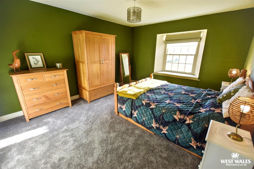 Property photo 3 of 23 8 - 2025-12-13T111233.095.Jpg