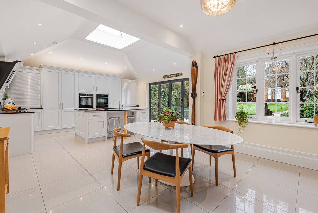 Property photo 3 of 27 Kitchen/Diner