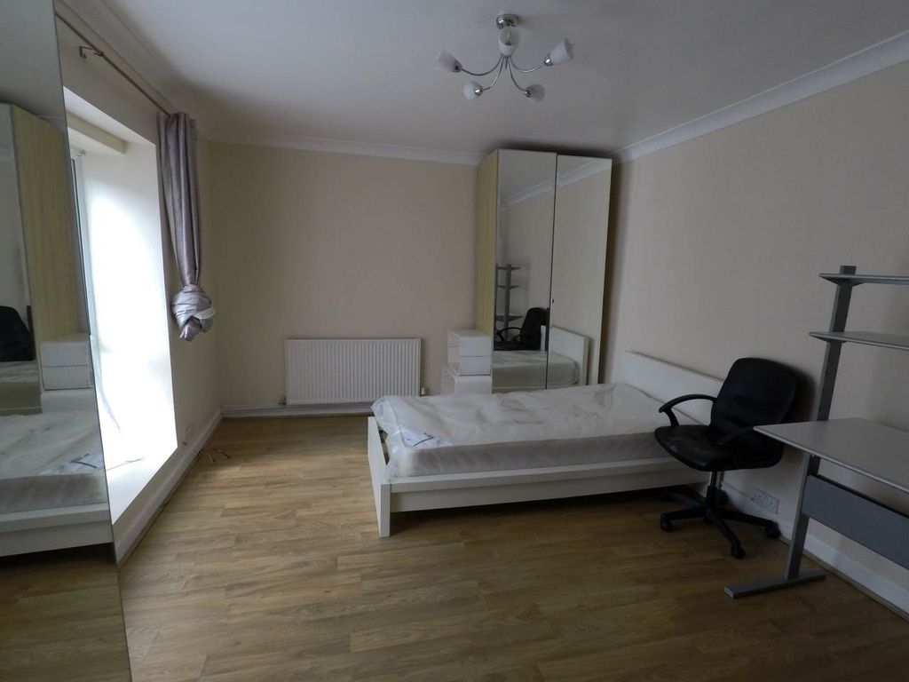 Property photo 3 of 13 Room 1