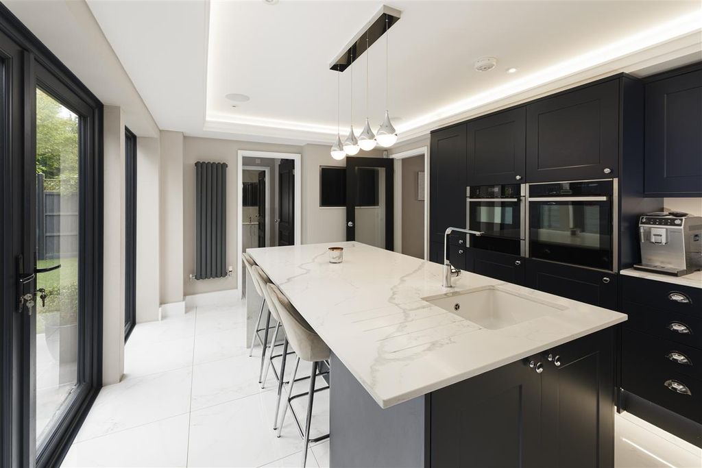 Property photo 2 of 32