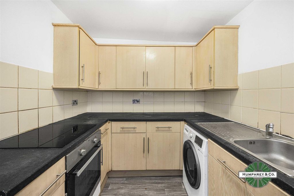 Property photo 3 of 15 17 Liddon Road -006.Jpg