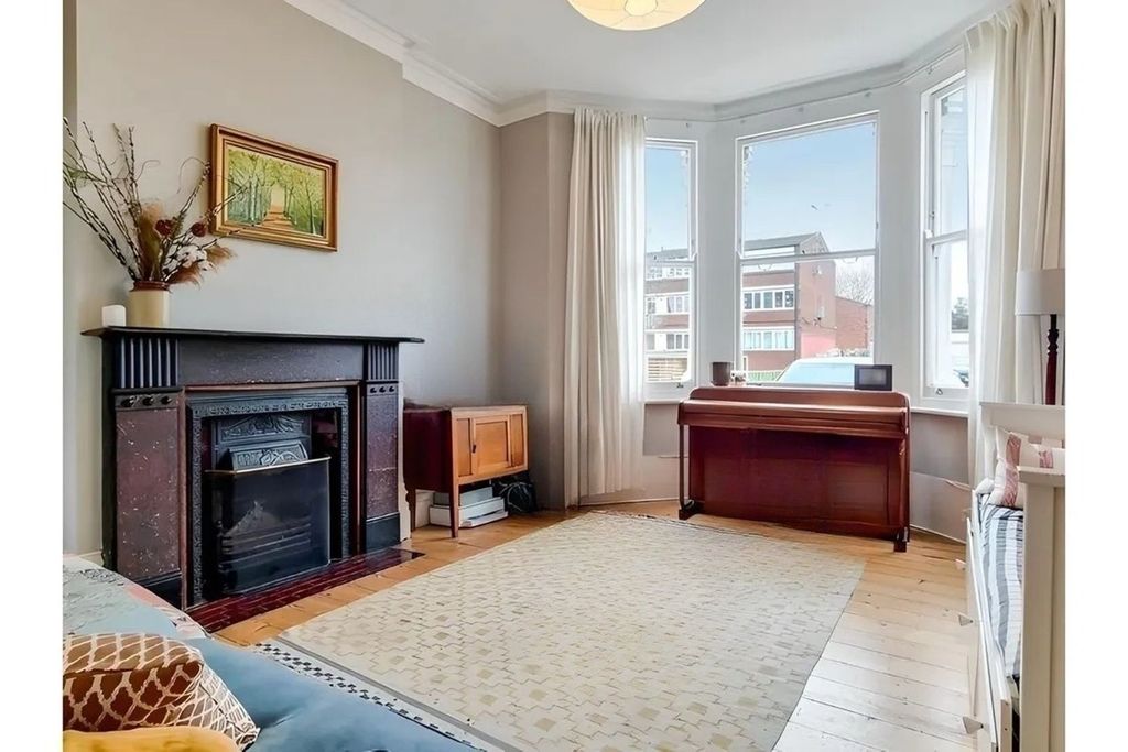 Property photo 2 of 9