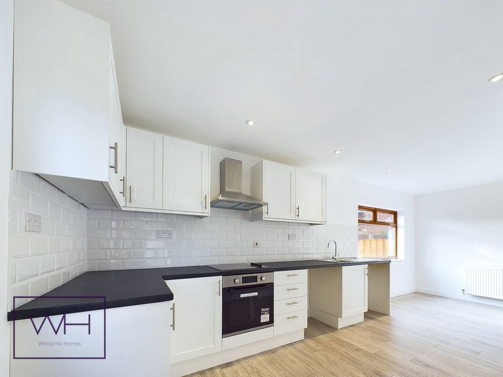 Property photo 2 of 16 Cam03785G0-Pr0124-Still023