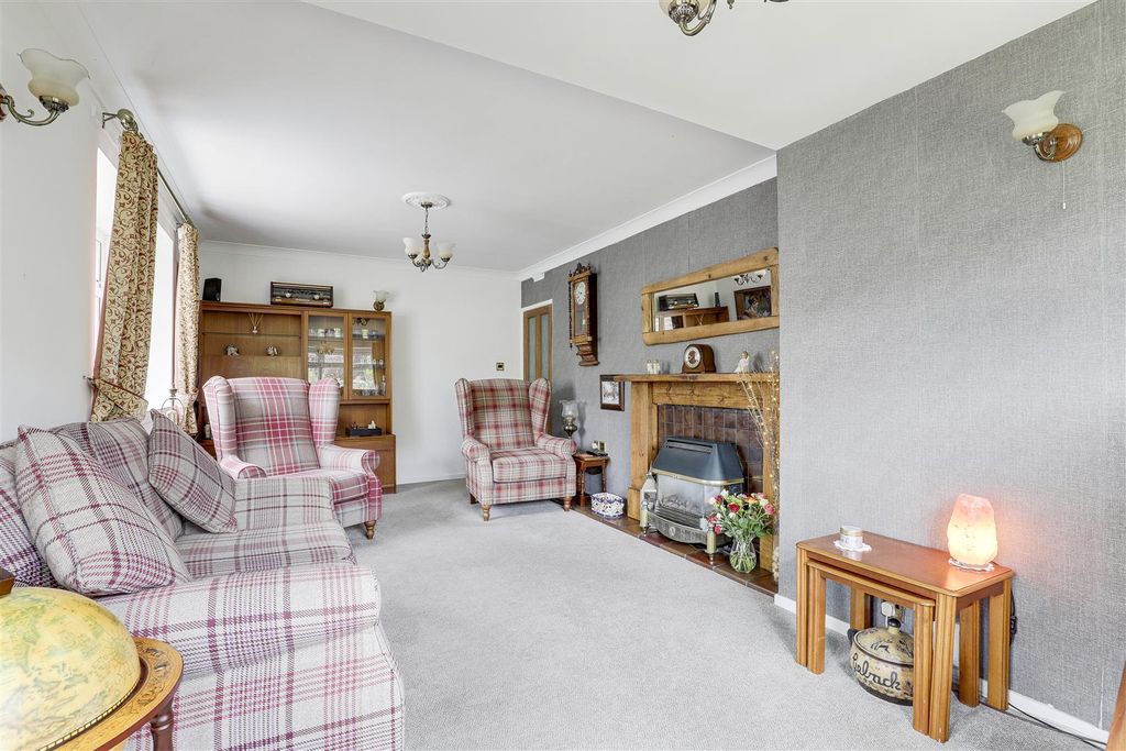 Property photo 2 of 21 10142.Jpg