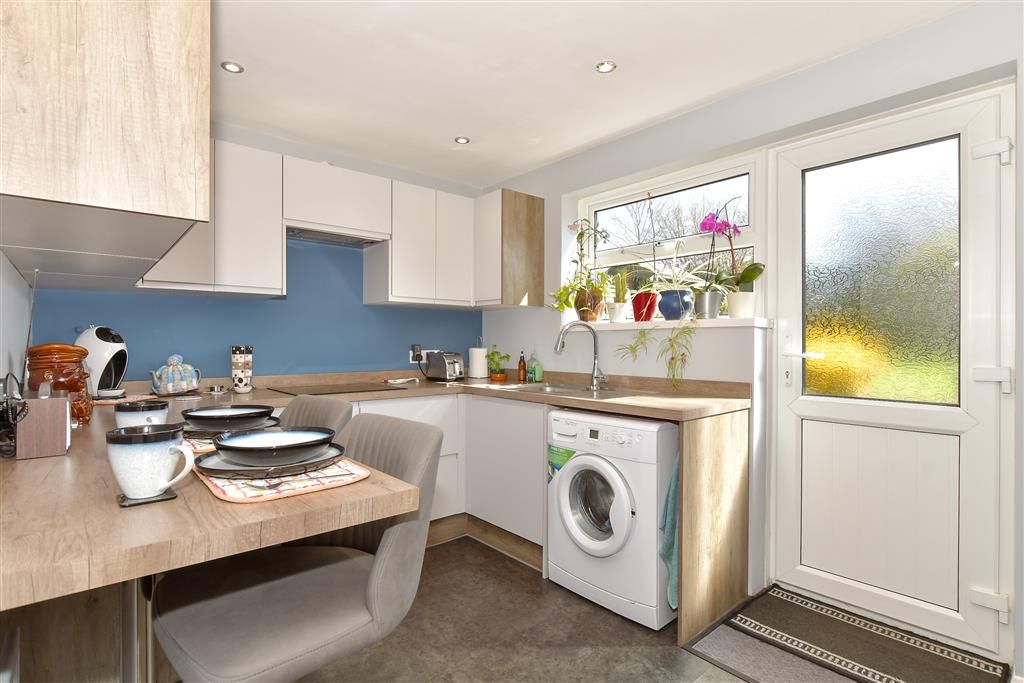 Property photo 3 of 10 Kitchen