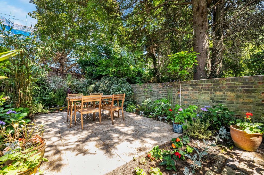 Property photo 2 of 17