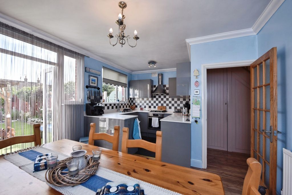 Property photo 2 of 17 Kitchen/Diner