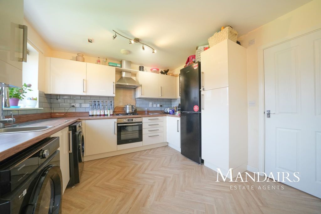 Property photo 2 of 23