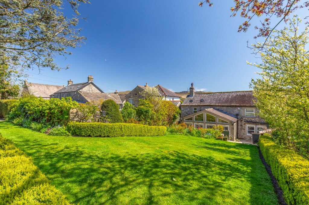 Property photo 2 of 31 Rear Garden