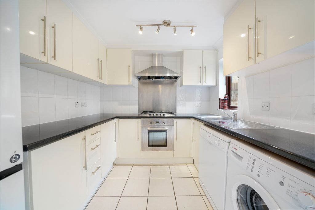 Property photo 2 of 28