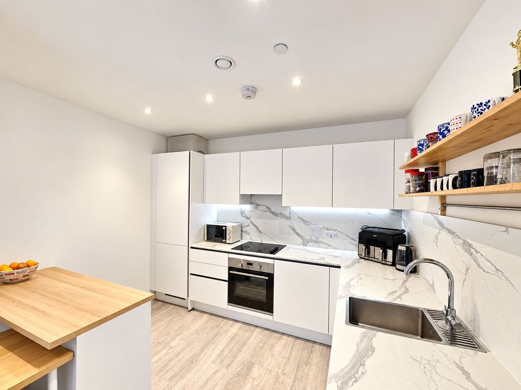 Property photo 2 of 11 Kitchen