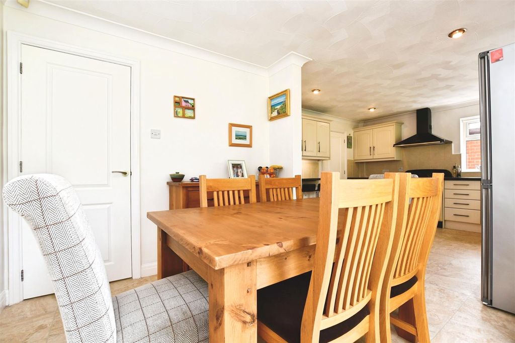 Property photo 3 of 34 Dining Area